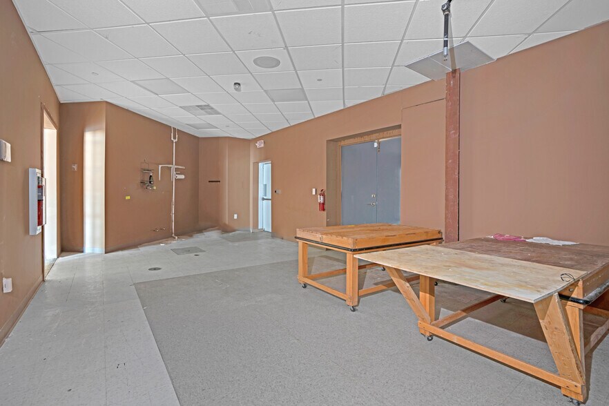 More Photos Of 345 Matawan Rd, Matawan Unknown For Lease