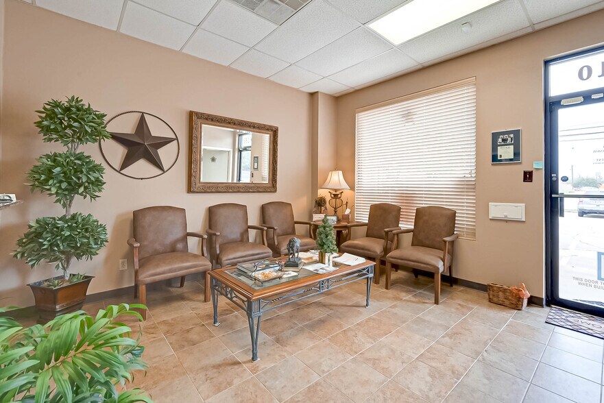 More Photos Of 3512 Avenue I, Rosenberg Office For Lease