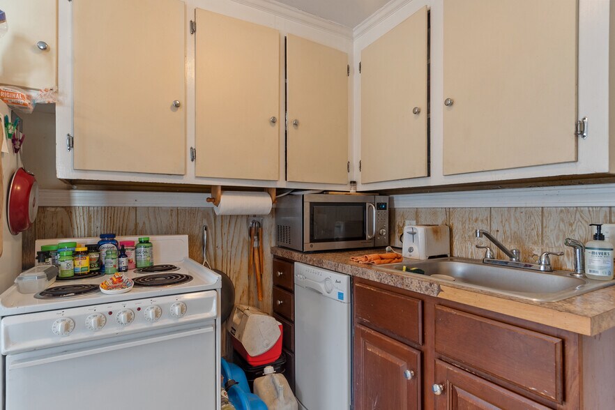 More Photos Of 561 Main St, Boxford General Retail For Sale