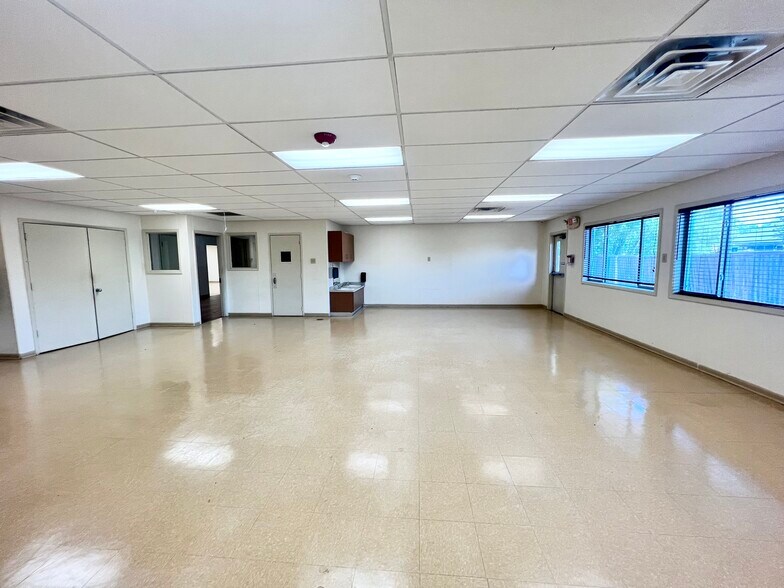More Photos Of 6912 Ohio Dr, Plano Daycare Center For Sale