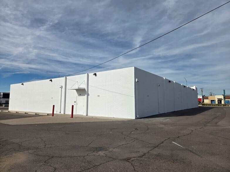 More Photos Of 1021-1025 E Main St, Mesa Showroom For Lease