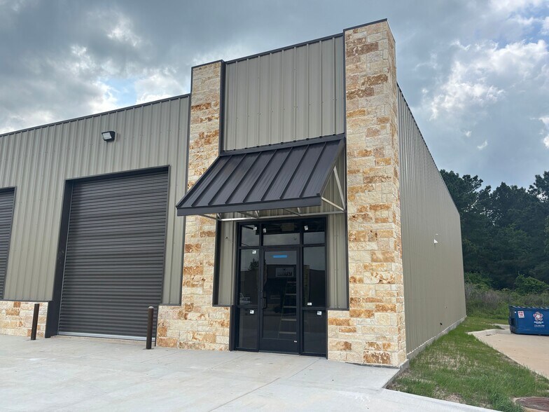 More Photos Of 1905 Longmire Rd, Conroe Unknown For Lease