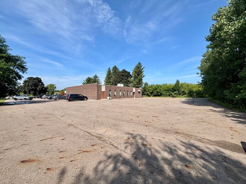 More Photos Of 1231 Roth Dr, Lansing Office For Sale