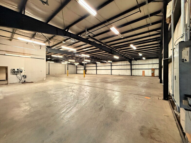 More Photos Of 5658 Westminster Dr, Cedar Falls Warehouse For Lease