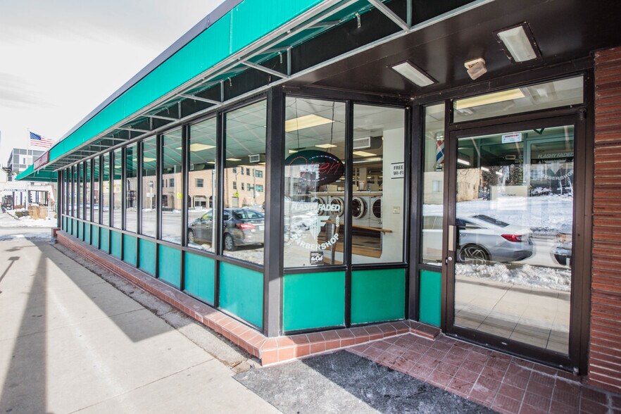 More Photos Of 2510 S Kinnickinnic Ave, Milwaukee Storefront For Sale