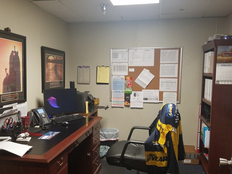 More Photos Of 2575 W Colonial Dr, Orlando Auto Repair For Sale
