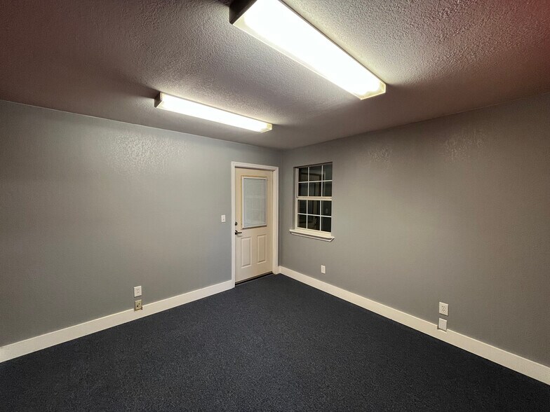 More Photos Of 2331 Bolton Rd, Marion Warehouse For Lease