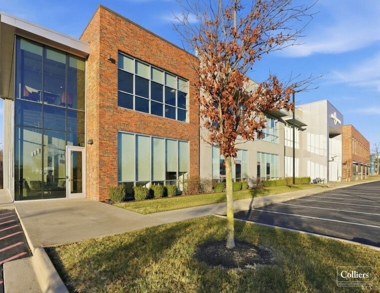 More Photos Of 2200 SE 28th St, Bentonville Office For Sale