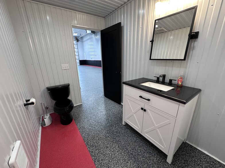 More Photos Of 6903 Backcountry Ave, Billings Distribution For Lease
