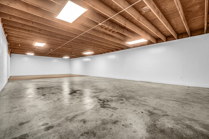 More Photos Of 520 W Pacific Coast Hwy, Long Beach Flex For Sale