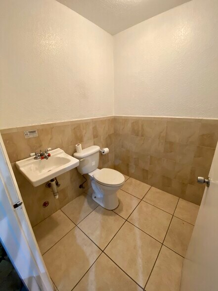 More Photos Of 2175 NW 26th Ave, Miami Warehouse For Lease