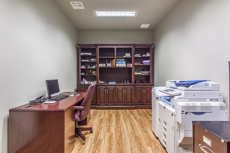 More Photos Of 2248 NW 164th St, Edmond Office For Sale