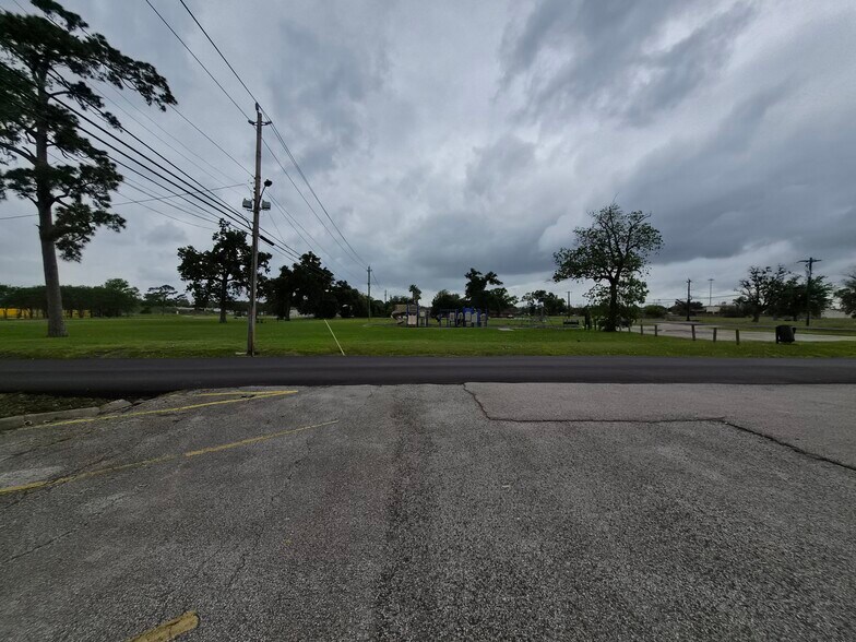 More Photos Of 1221 Dewey St, Houston Specialty For Sale