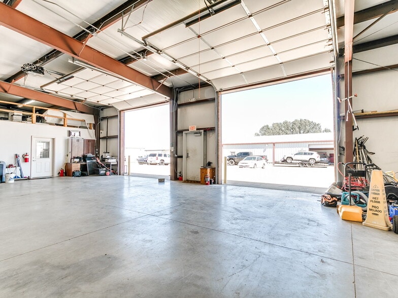 More Photos Of 1064 Industrial Dr, Yukon Light Distribution For Lease