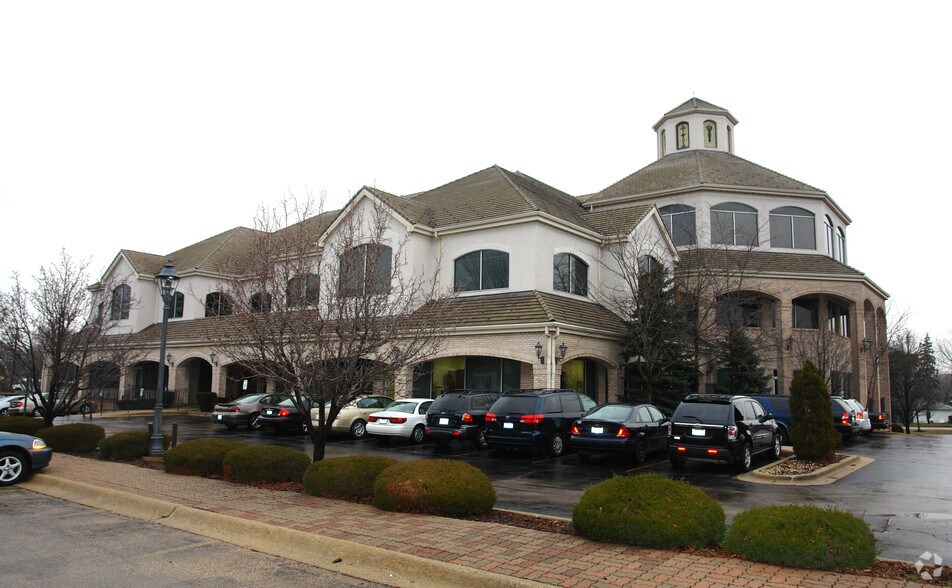 More Photos Of 1 Tiffany Pt, Bloomingdale Medical For Lease