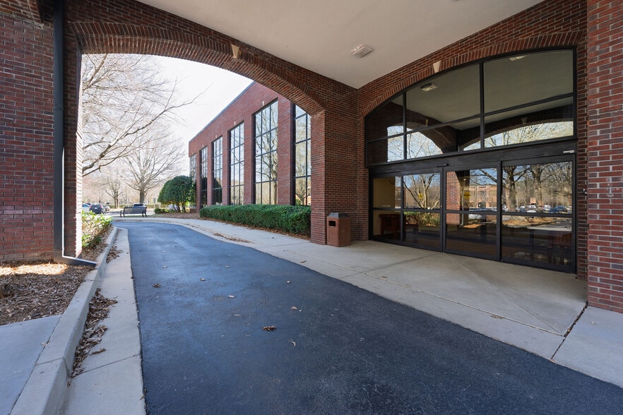 More Photos Of 10700 Medlock Bridge Rd, Duluth Medical For Sale