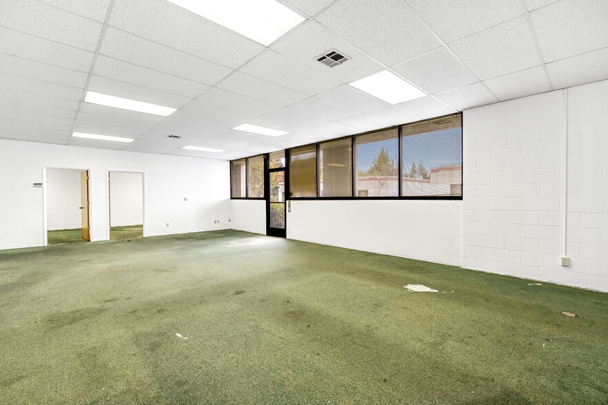 More Photos Of 2727 N Grove Industrial Dr, Fresno Warehouse For Sale