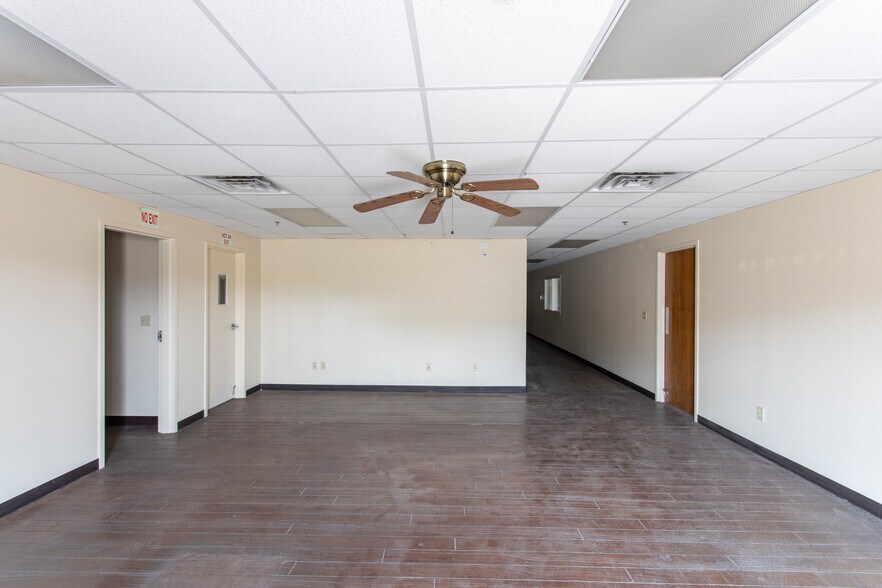 More Photos Of 2200 5th St, Wichita Falls Warehouse For Lease