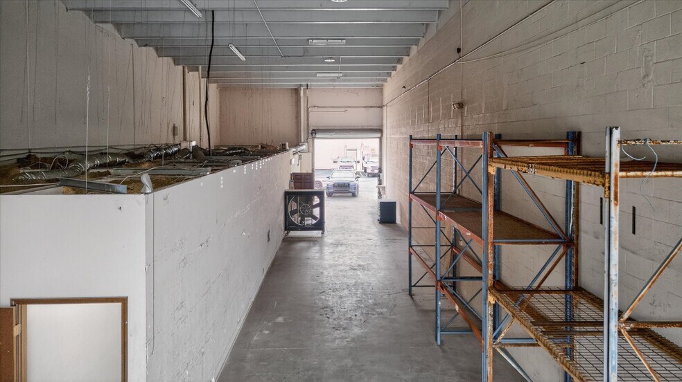 More Photos Of 3815 NW 125th St, Opa Locka Showroom For Lease
