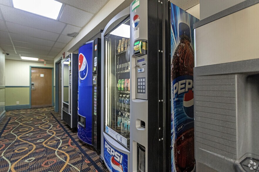 More Photos Of 5100 Hickory Point Frontage Rd, Decatur Hotel For Sale