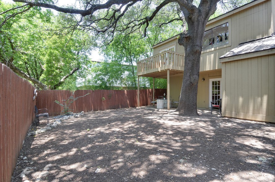 More Photos Of 708-800 S 1st St, Austin Multifamily For Sale