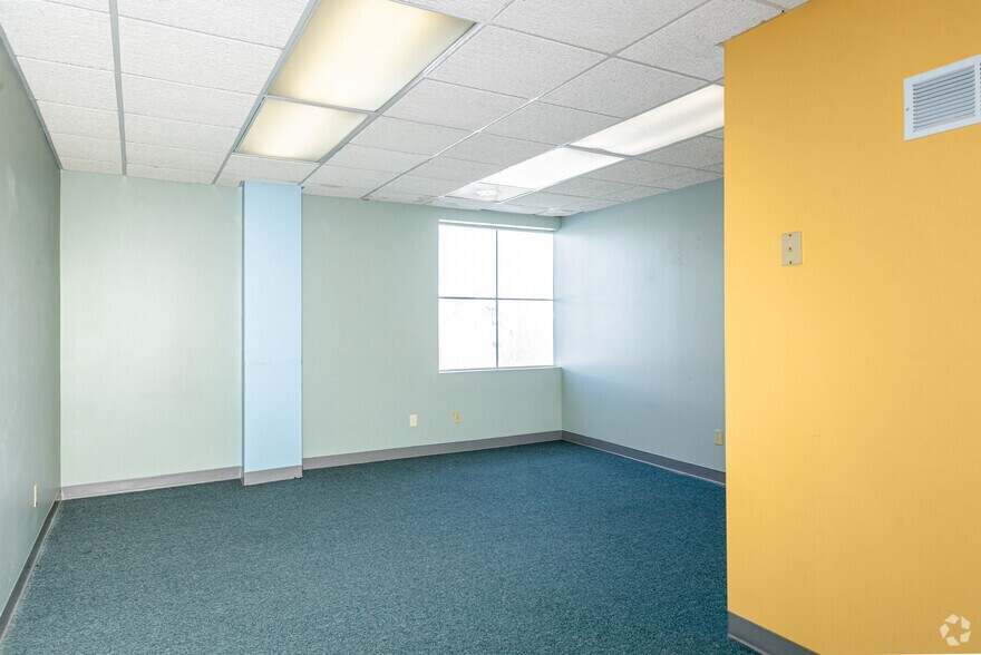 More Photos Of 3737 S Elizabeth St, Independence Office For Lease