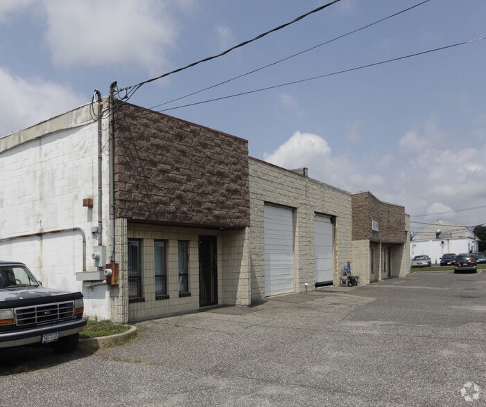 More Photos Of 1610 9th Ave, Bohemia Warehouse For Lease