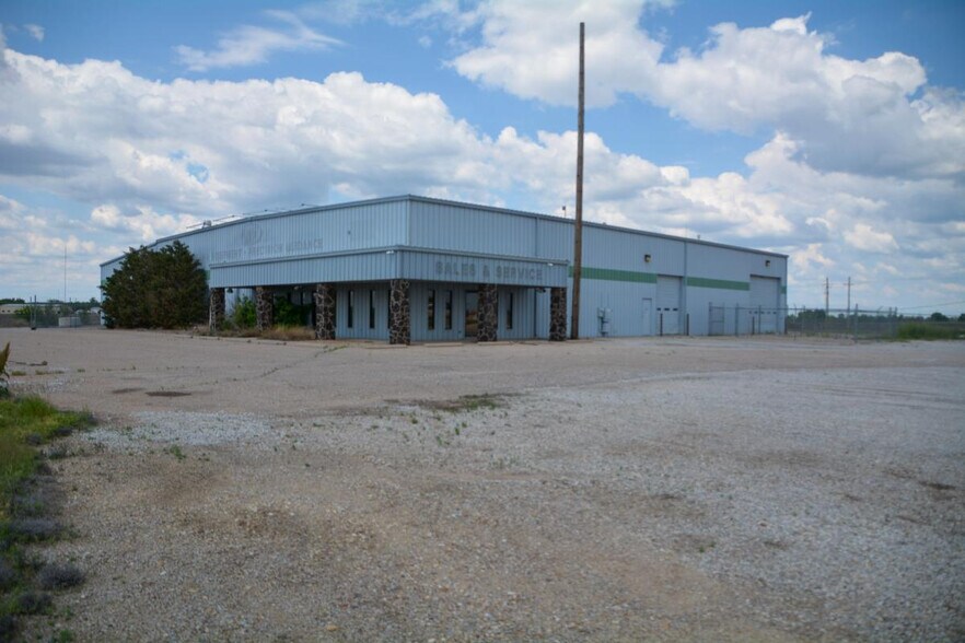 More Photos Of SE 241 SE 10 Ave, Great Bend Warehouse For Sale
