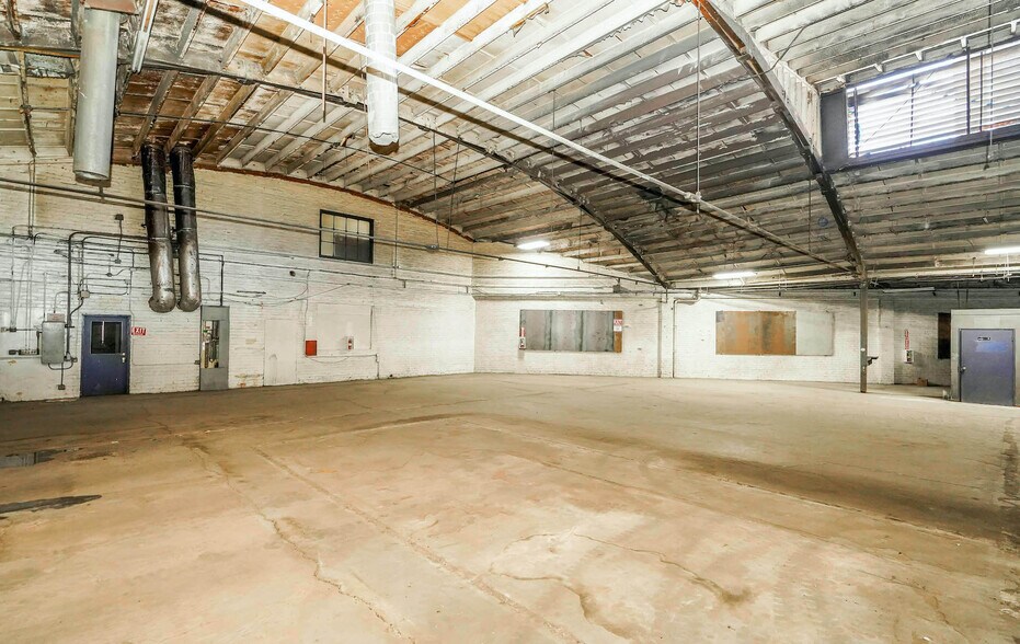 More Photos Of 3301 E 14th St, Los Angeles Warehouse For Sale