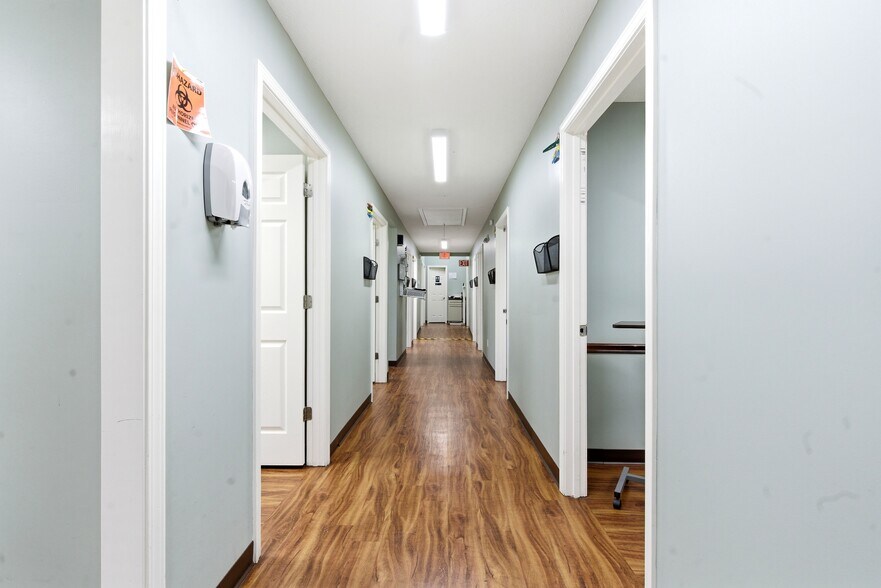 More Photos Of 622 W Market St, Bolivar Medical For Sale