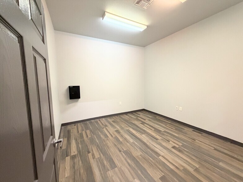 More Photos Of 16547 US Highway 19, Hudson Showroom For Lease