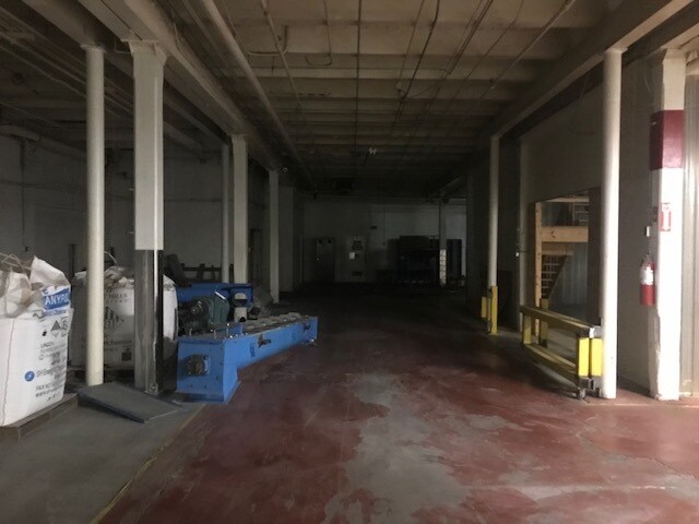 More Photos Of 126 Avenue C, Springfield Manufacturing For Sale