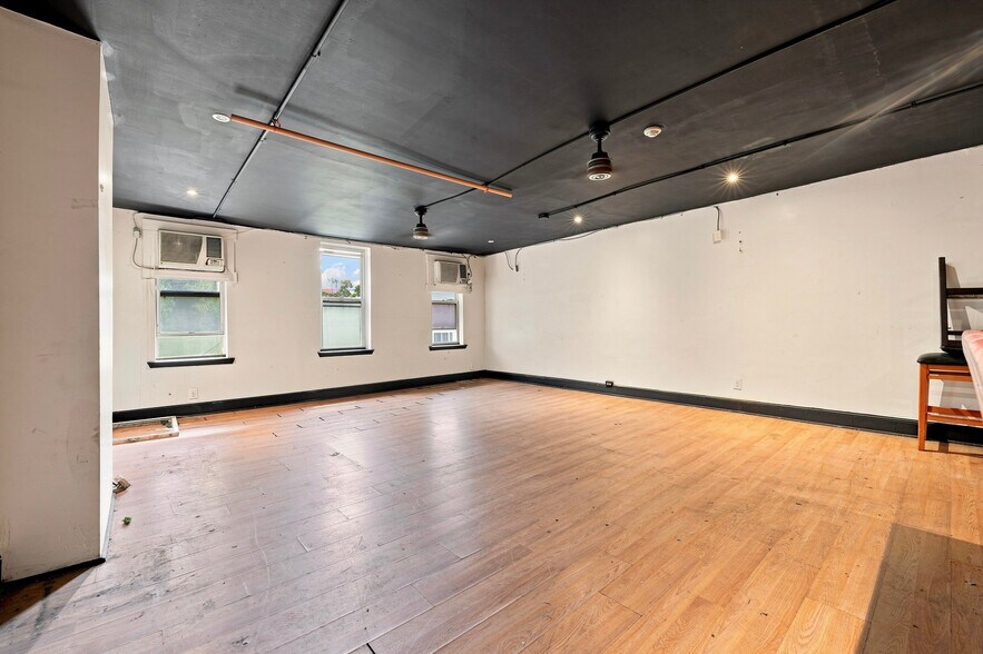 More Photos Of 1437-39 South Street, Philadelphia Specialty For Lease