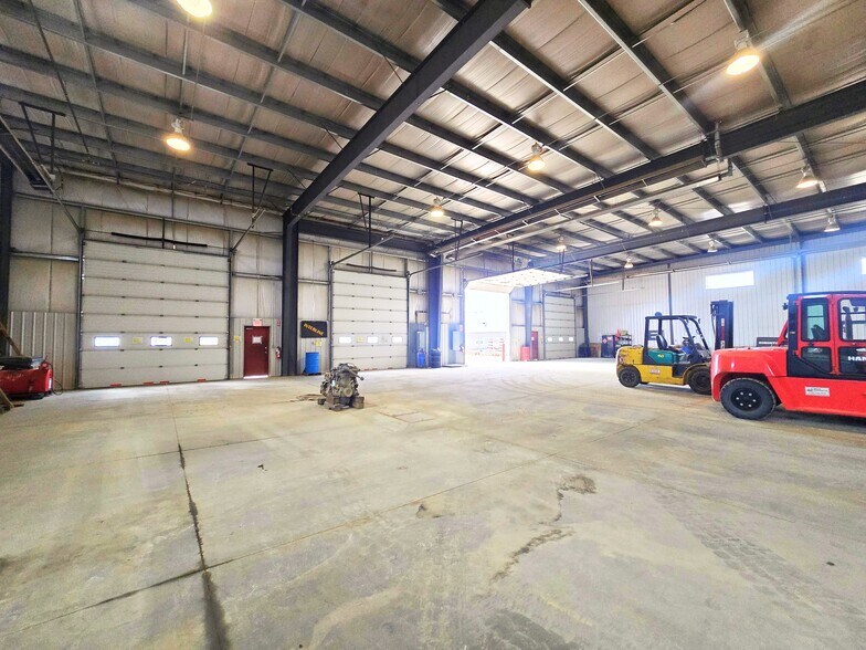 More Photos Of 7703 39 St, Leduc Manufacturing For Sale