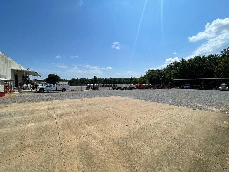 More Photos Of 3915 Beasley Rd, Jackson Warehouse For Sale