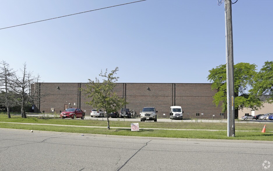 More Photos Of 2480 Tedlo St, Mississauga Warehouse For Lease