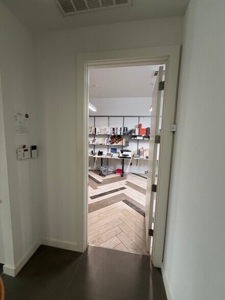 More Photos Of 2323-2325 Fannin St, Houston Freestanding For Lease