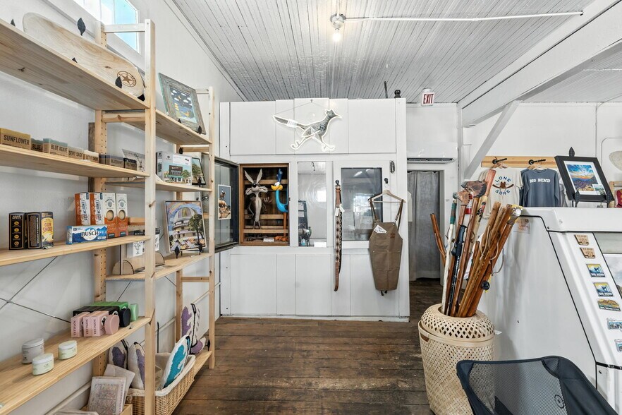 More Photos Of 100 W Murphy St, Alpine General Retail For Sale