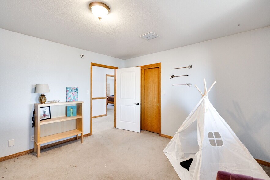 More Photos Of 13231 Dillon St, Brighton Specialty For Sale