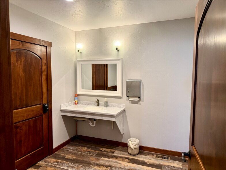 More Photos Of 311 12th St, Chinook Specialty For Sale