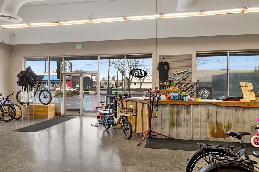 More Photos Of 1622 N State St, Bellingham Freestanding For Sale