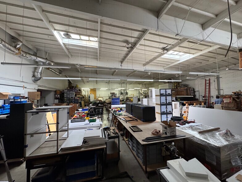 More Photos Of 7310 La Cienega Blvd, Inglewood Warehouse For Lease