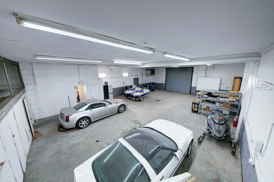 More Photos Of 36050 Goddard Rd, Romulus Auto Repair For Sale