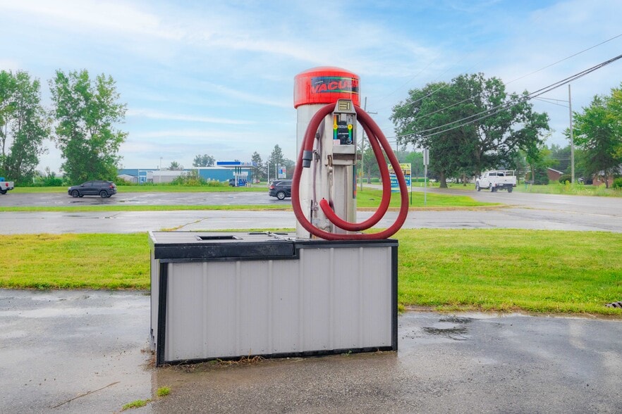 More Photos Of 3181 Lewis Ave, Ida Carwash For Sale