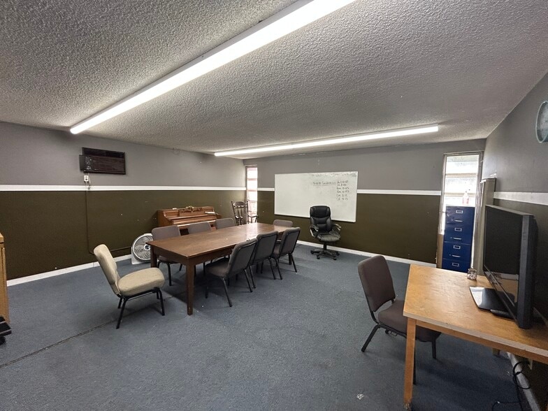 More Photos Of 701 W Broadway, Anaheim Religious Facility For Sale