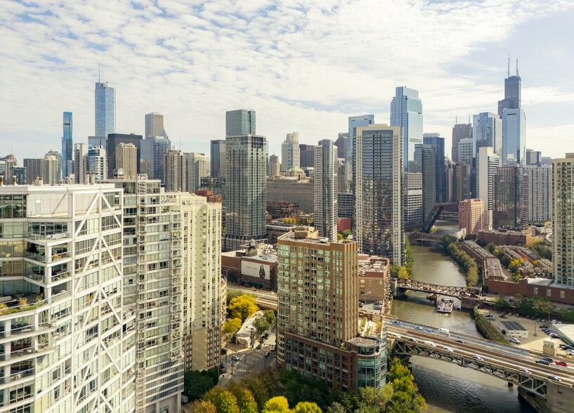 More Photos Of 430 W Ohio St, Chicago Showroom For Sale