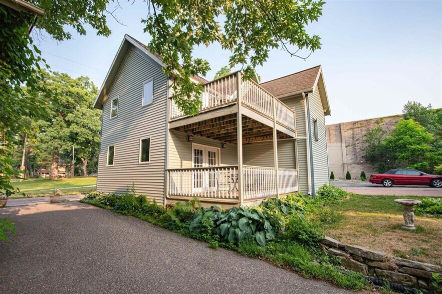 More Photos Of 910 River Rd, Wisconsin Dells Hotel For Sale