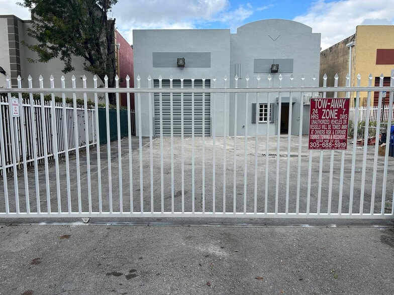 Primary Photo Of 2377 W 78th St, Hialeah Warehouse For Lease