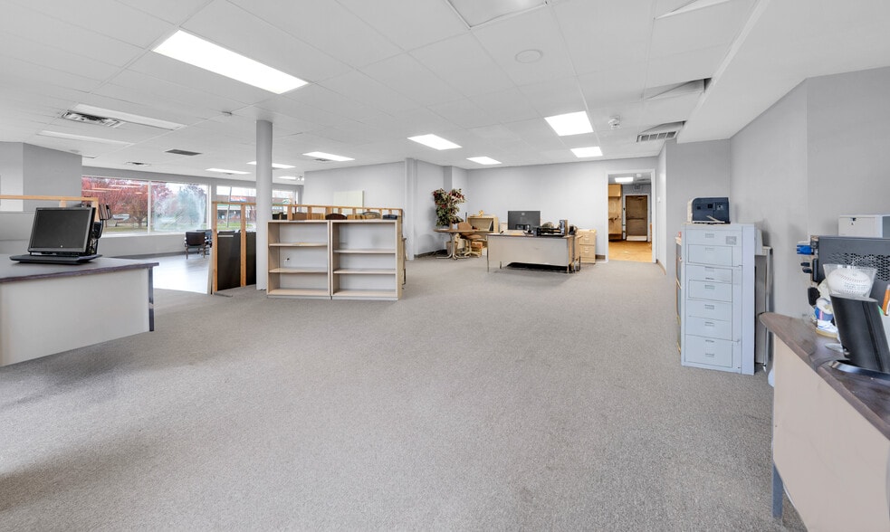 More Photos Of 2250 Pontiac Rd, Auburn Hills Office For Lease