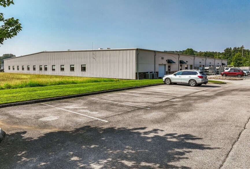 More Photos Of 3231 N Star Cir, Louisville Office For Lease